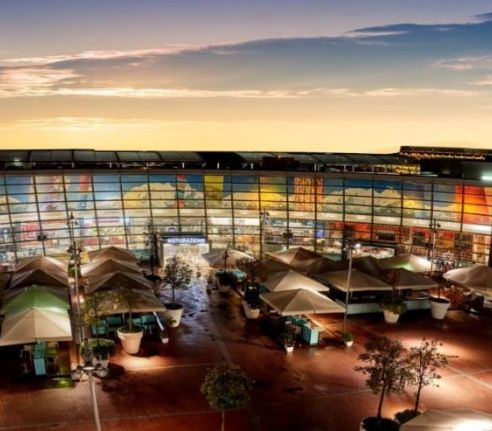 Piazza centrale del Parco Commerciale