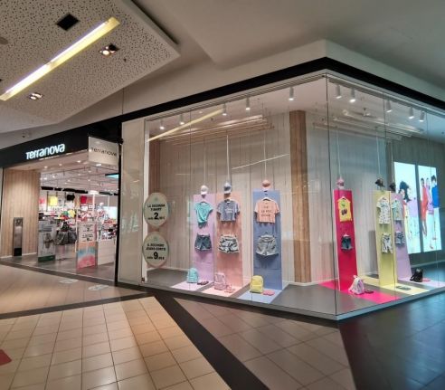 Esterno del nuovo negozio di superficie superiore a 600 m^2